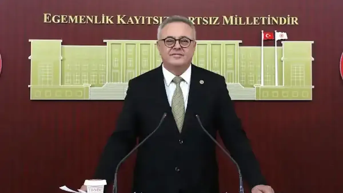 Ali Karaoba, YHT projesinin gecikmesini eleştiriyor.