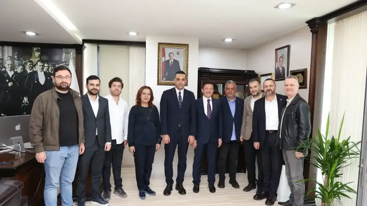 Hamza Dağ, Çiğli Belediye Başkanı Yıldız'ı ziyaret etti.