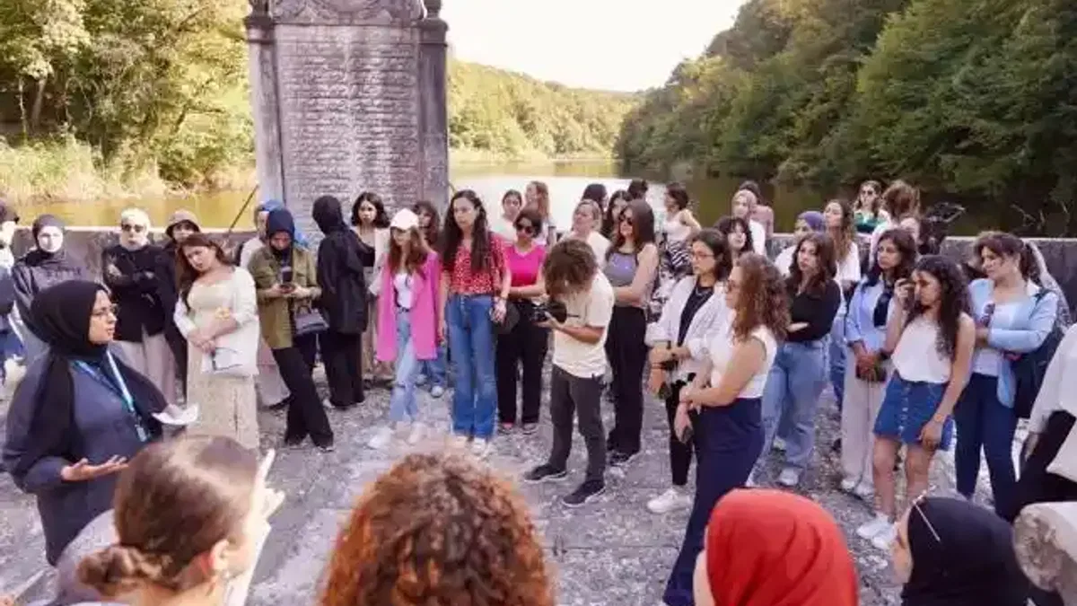 İstanbul'da binlerce kız öğrencinin geleceği aydınlanıyor