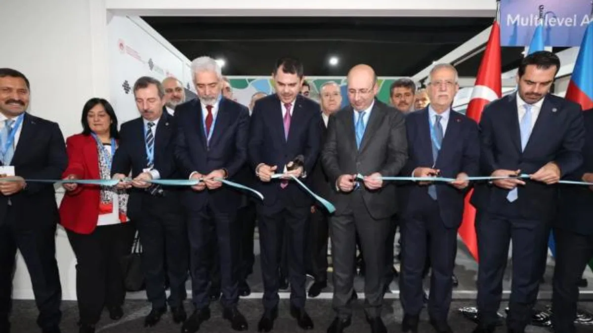 Bakan Kurum COP29'da İLBANK Pavilyonu'nu açtı