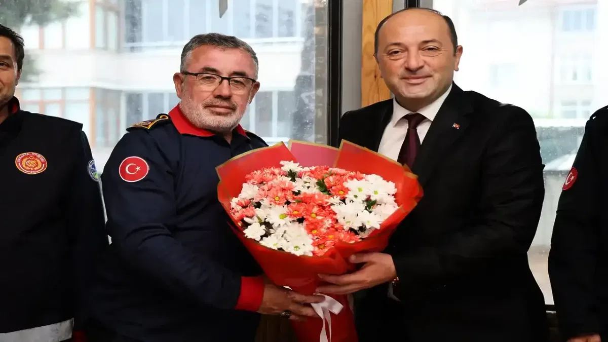 Geyve belediye başkanı itfaiye personelini ziyaret etti