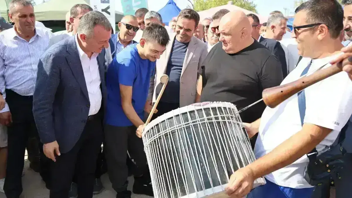Kocaeli'de Başkan Büyükakın, Karadenizlilerin coşkusuna ortak oldu