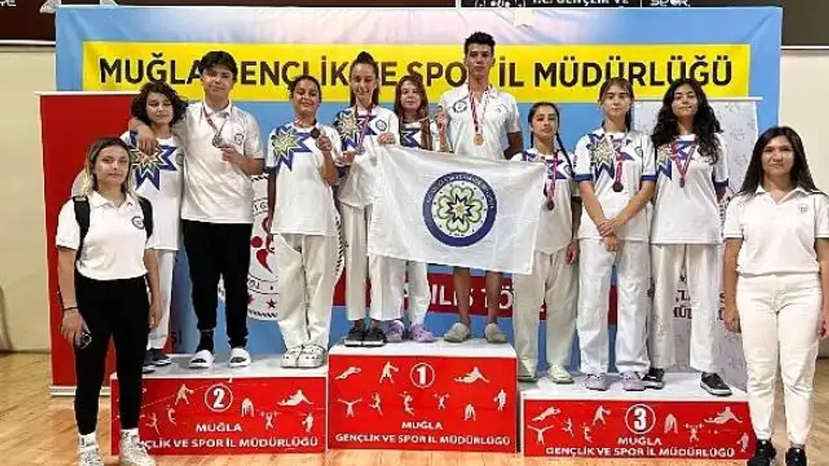 Büyükşehir Belediyesi Sporcularından Taekwondo Şampiyonaları'nda Büyük Başarı
