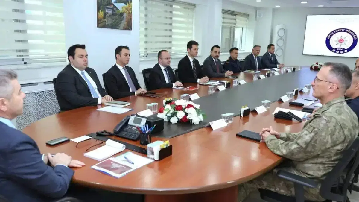 Artvin Valiliği'nde güvenlik ve asayiş toplantısı