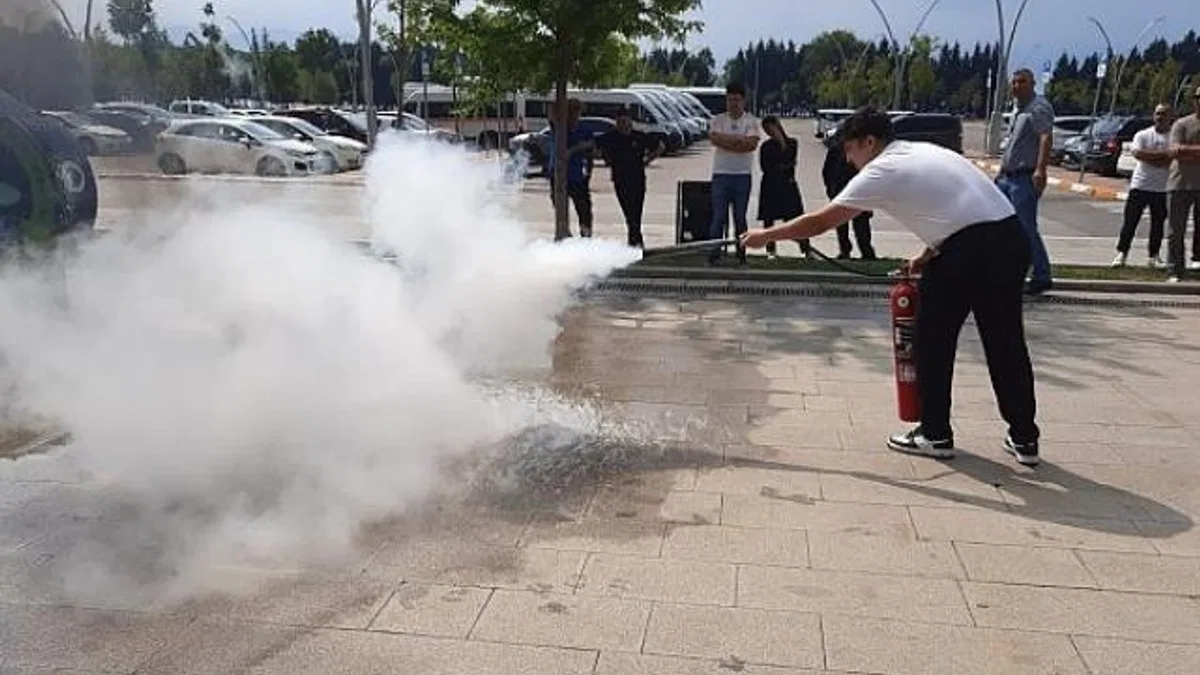 İtfaiyeden kongre merkezi personeline eğitim
