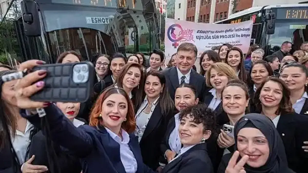 Başkan Tugay: Otobüslerimizi hem süren hem de onaran arkadaşlarımızın önemli bir kısmını kadınlarımız oluşturacak