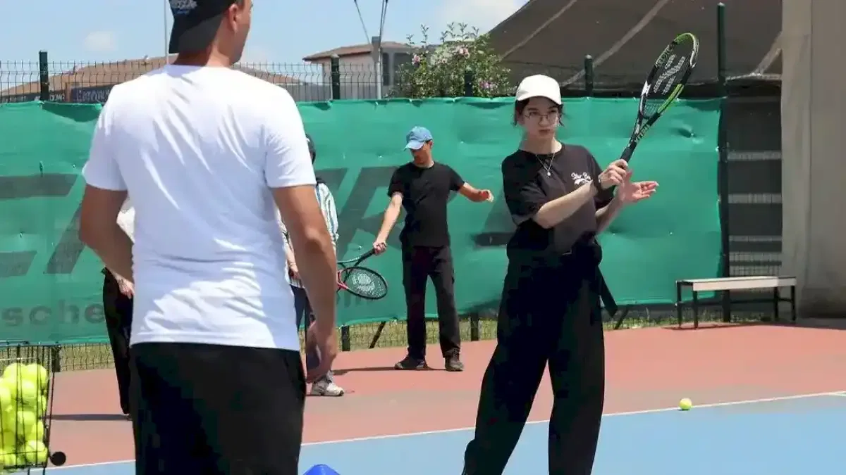 Sakarya’da sonbahar spor okulunda tenis kursları başladı