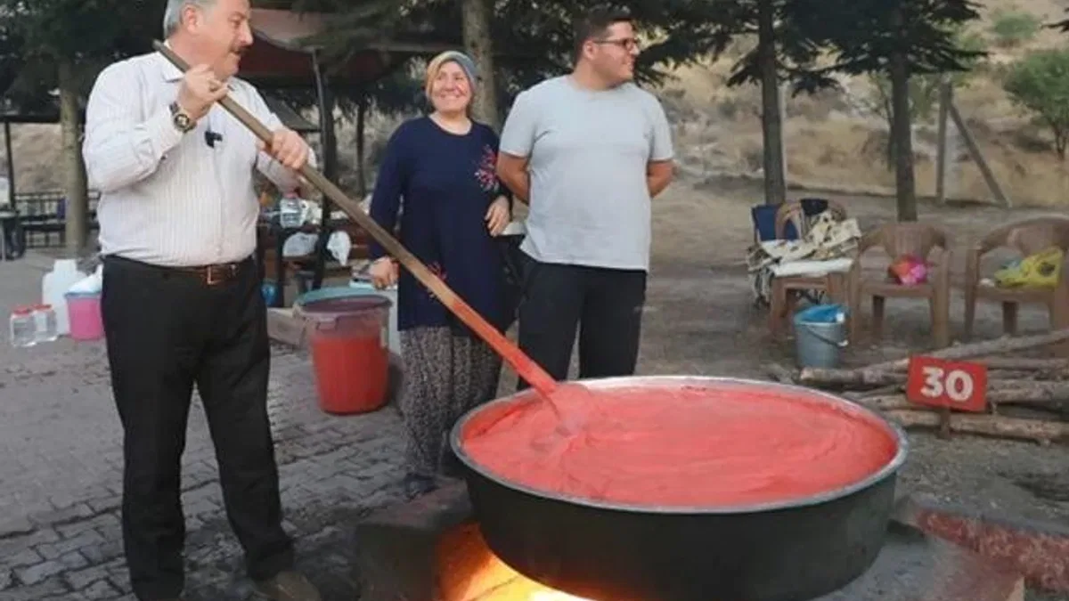 Mustafa Palancıoğlu salça kaynatma günlerine katıldı