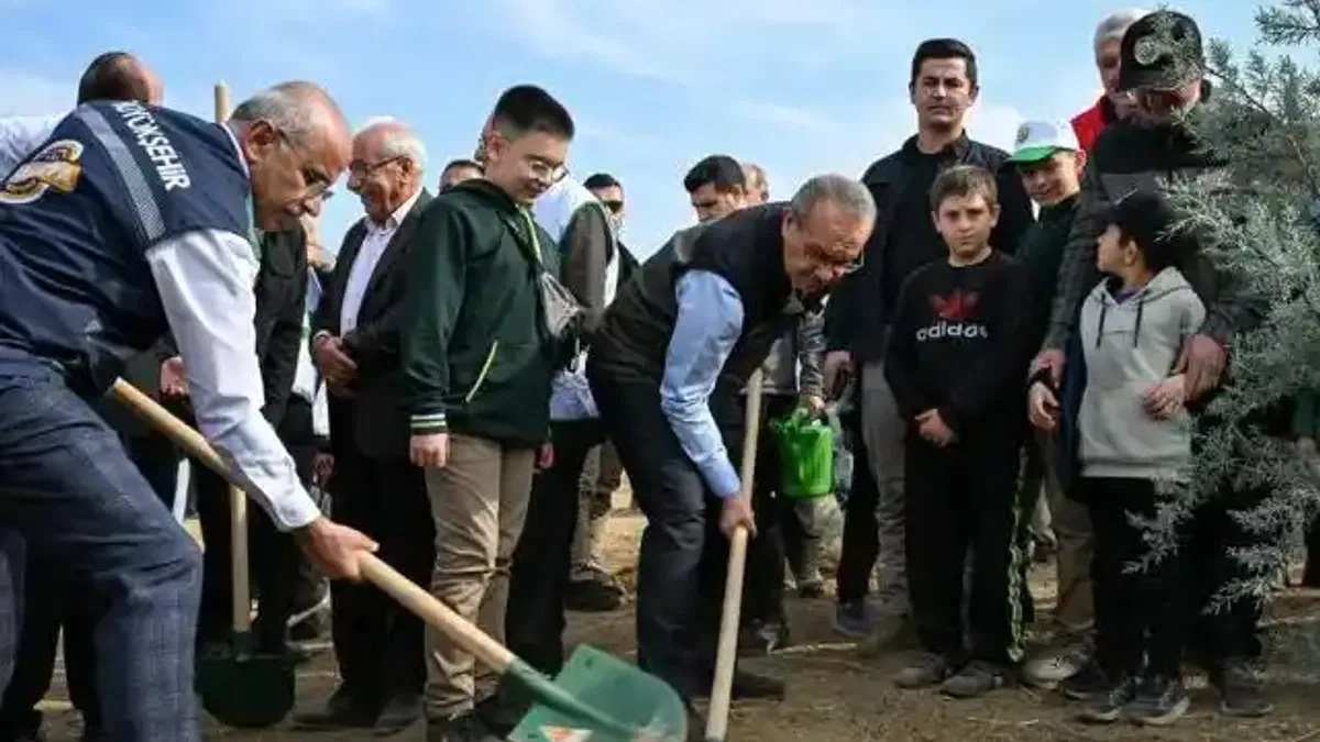 Malatya'da 2 bin 200 fidan toprakla buluştu