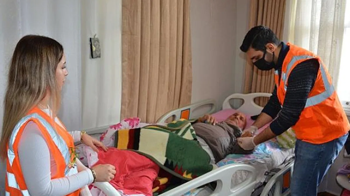 Antalya Büyükşehir Belediyesi Alanya'da hastalara fizyoterapi desteği veriyor