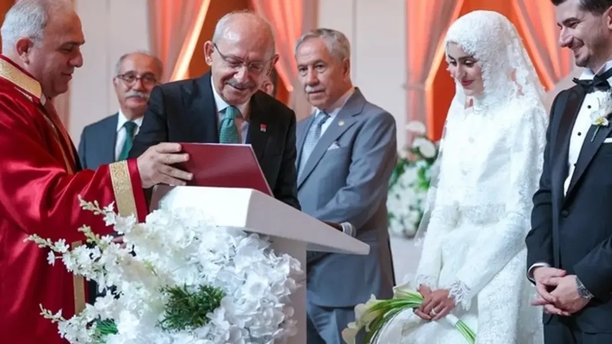 Davutoğlu’nun oğlunun nikâhına çok sayıda siyasetçi şahit oldu