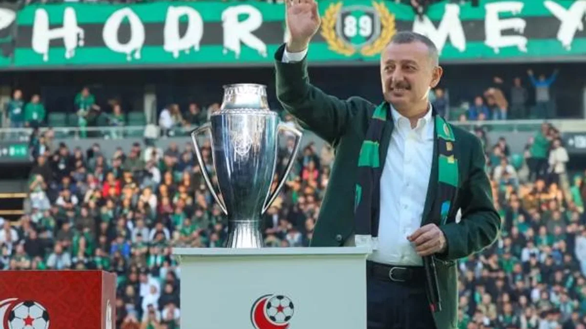 Kocaeli'de Başkan Büyükakın'dan 3 puana 3'lü kutlama