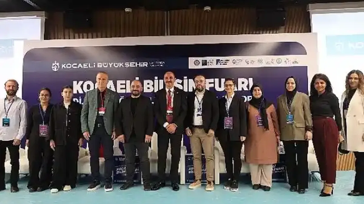 Bilişim Fuarı'nda geleceğin teknolojileri konuşuldu