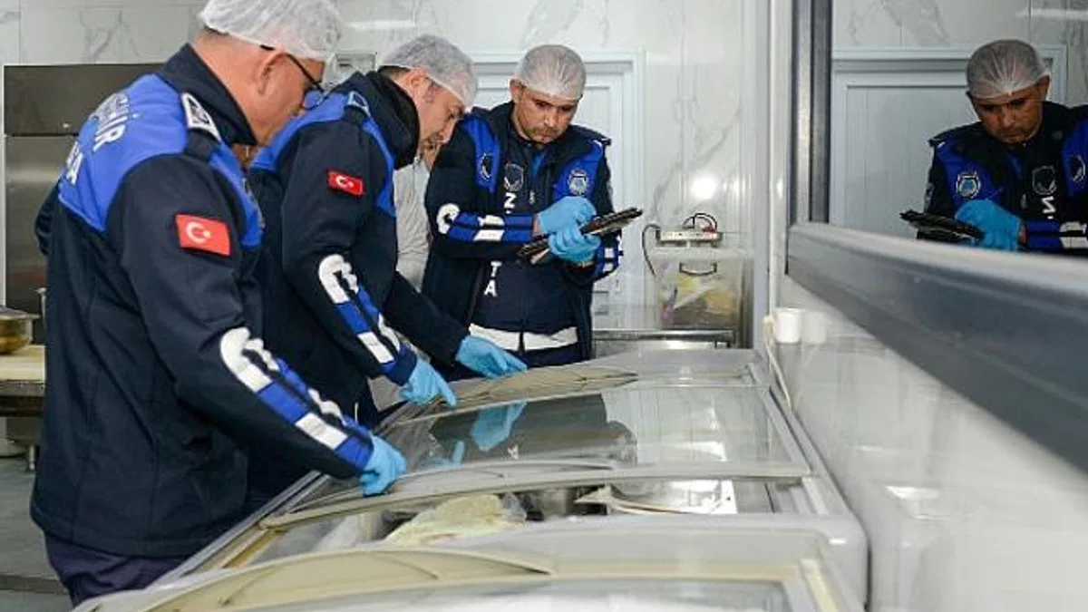 Yenişehir Belediyesi zabıtası kuruyemiş ve patiseri işletmelerini denetlendi