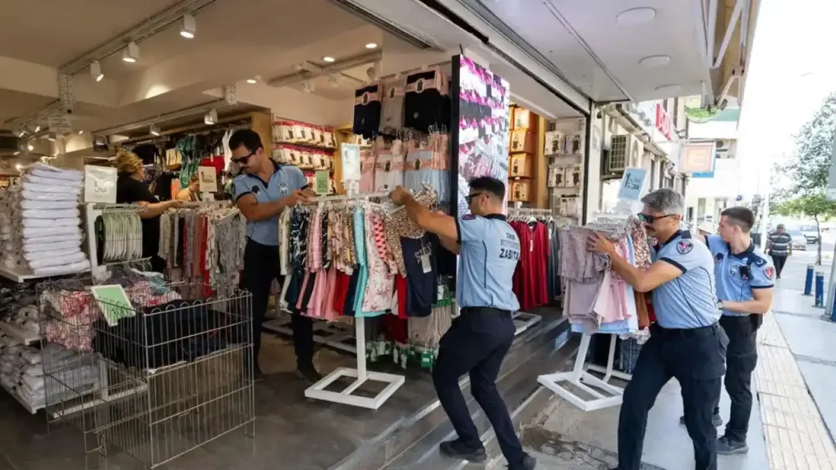 İzmir'de ana arterlerde kaldırım işgaline geçit yok