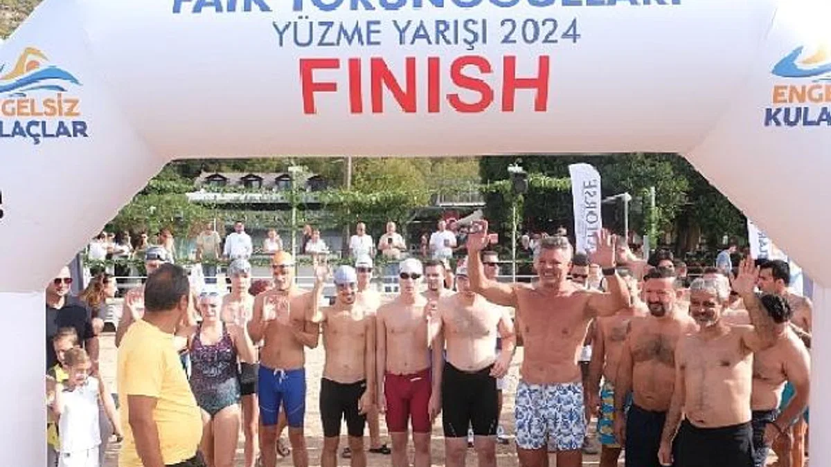 Engelsiz Kulaçlar'ın 6.'sı Fethiye'de Gerçekleşti, Özel Eğitime Gereksinim Duyan Gençler Sadettin Saran ile Yüzdü