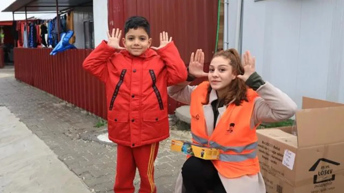 Kanseri yenen gençler depremi unutmadı