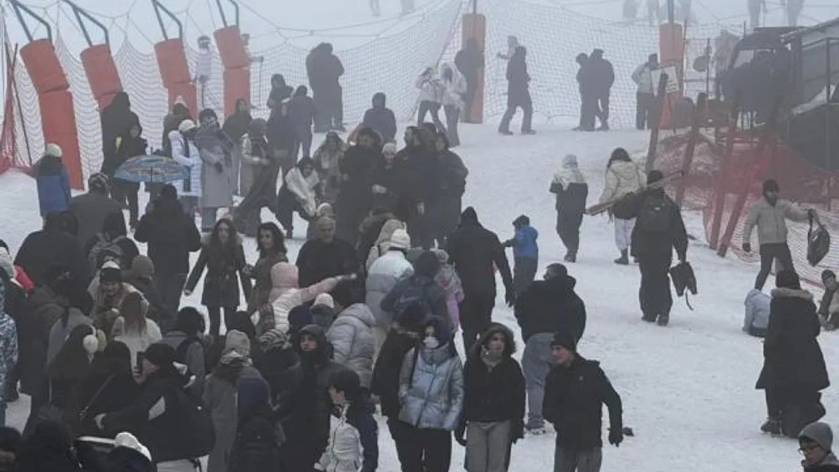 Uludağ'ın zirvesine turist akını