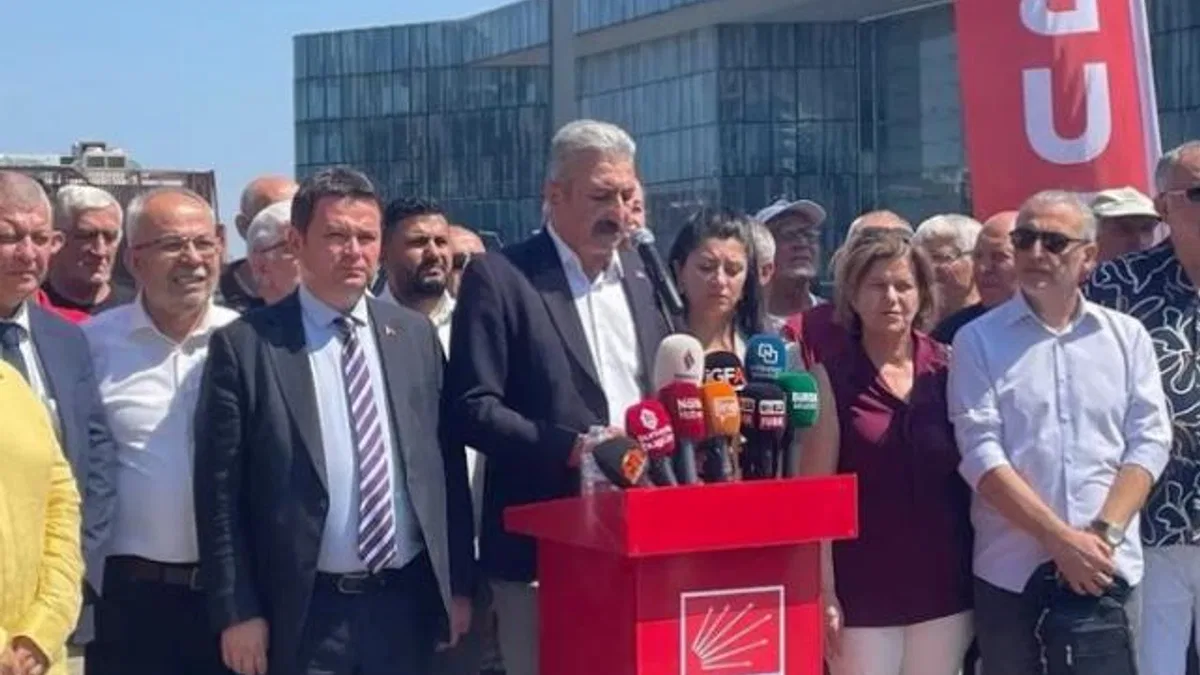 Bursa'da Nihat Yeşiltaş eğitim sistemini eleştirdi