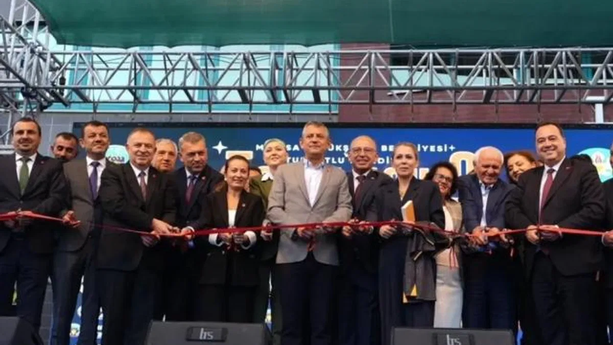 Manisa'da toplu açılış coşkusu