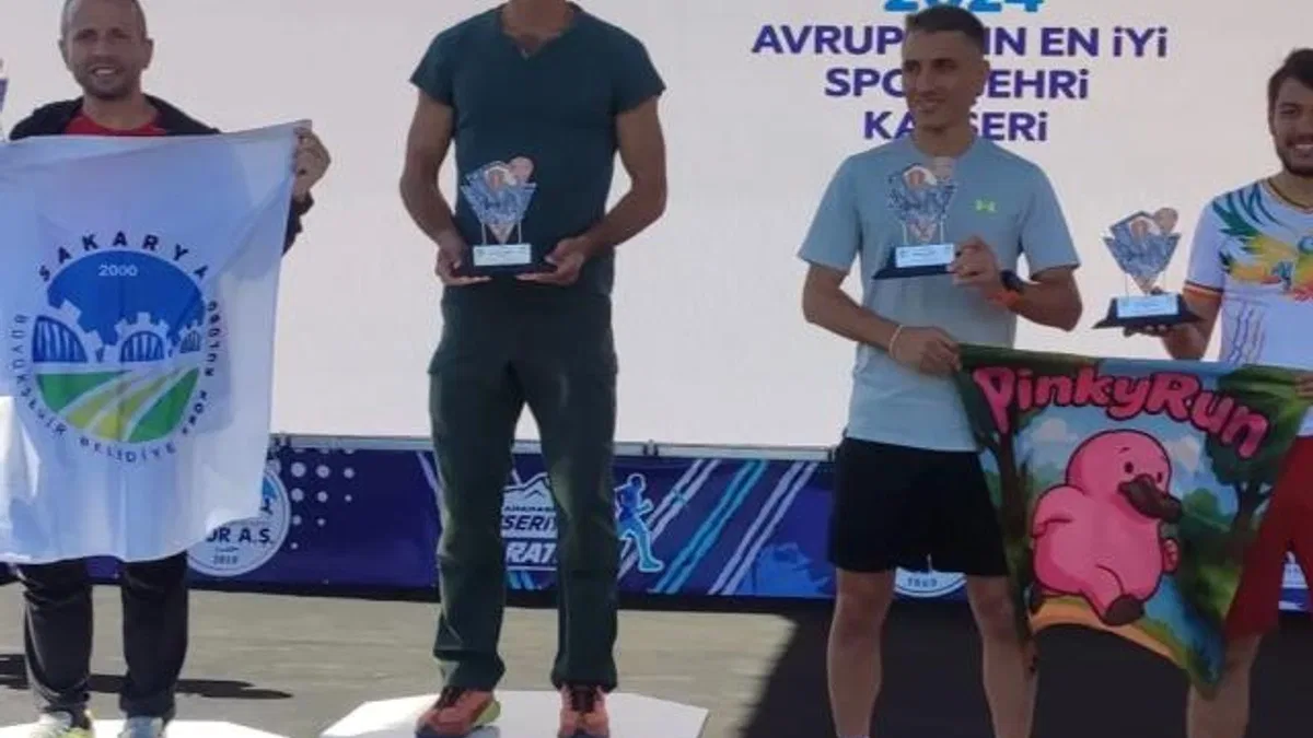 Sakaryalı atletizm sporcuları Kayseri’den madalyalarla döndü