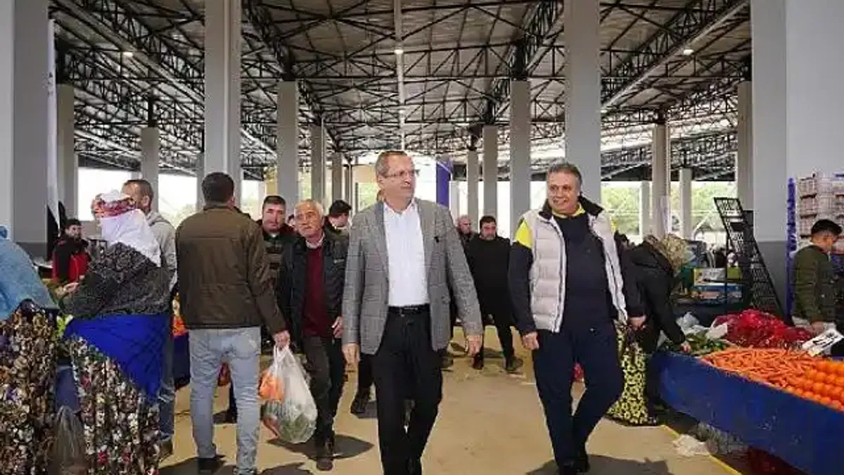 Altınova Kapalı Pazaryeri'nde Alışveriş Başladı