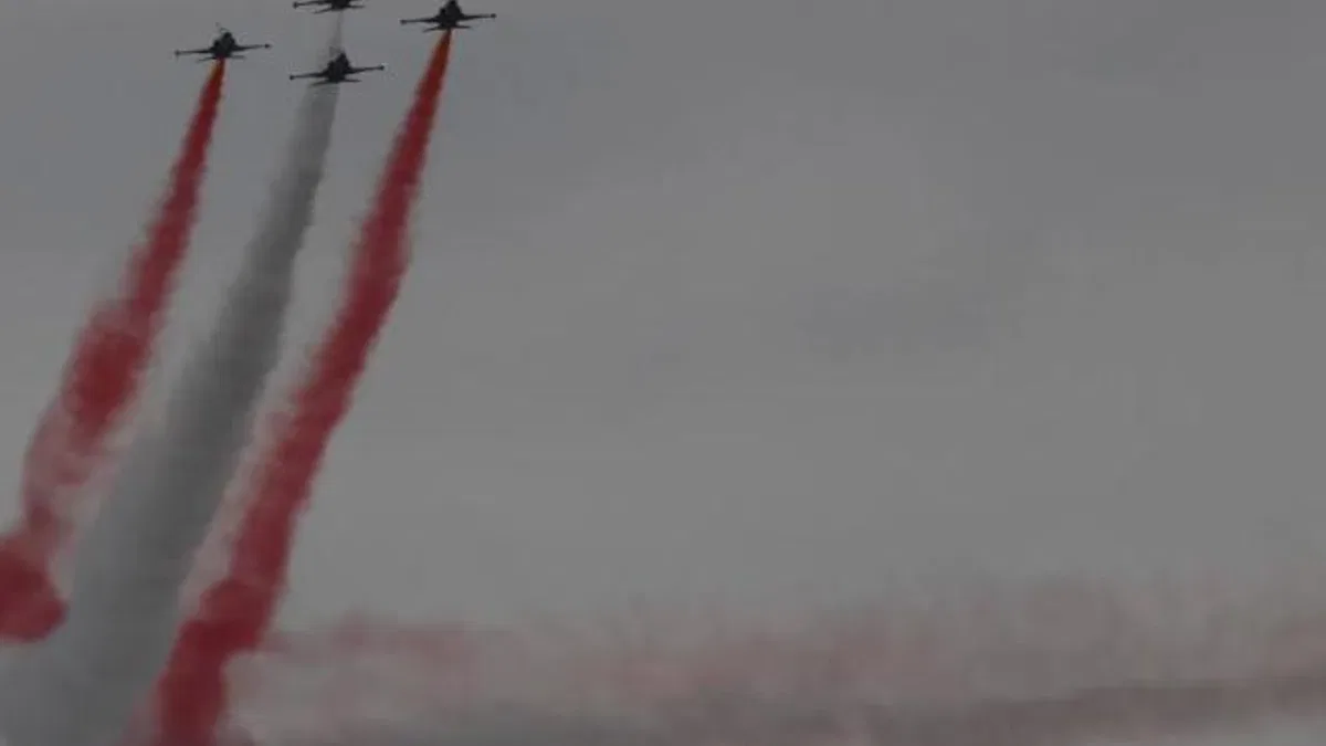 Türk Yıldızları'ndan Mudanya'da nefes kesen prova