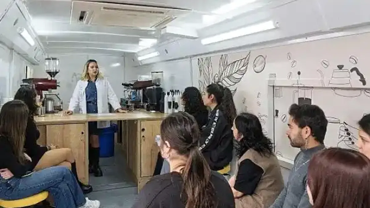 İzmir'in Mobil Barista Otobüsü yollarda