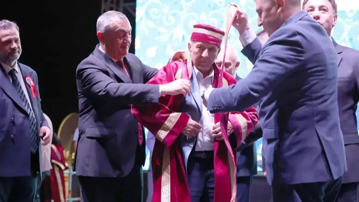 KAYSO’nun Yılın Ahisi Mustafa Suat Köylüoğlu kaftan giydi