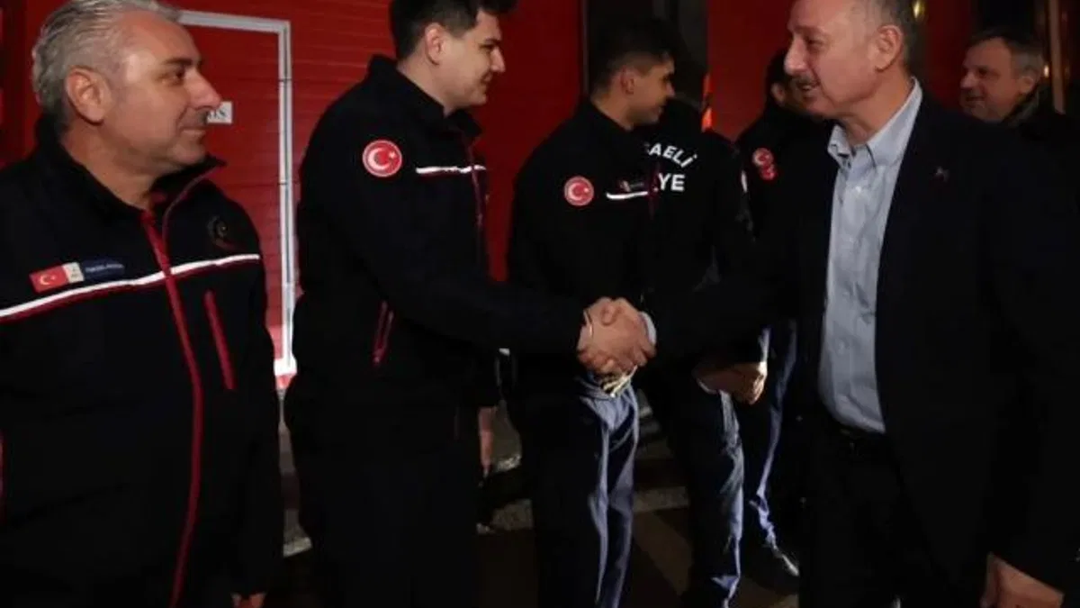 Kocaeli'de Başkan Büyükakın itfaiye teşkilatının yeni yılını kutladı