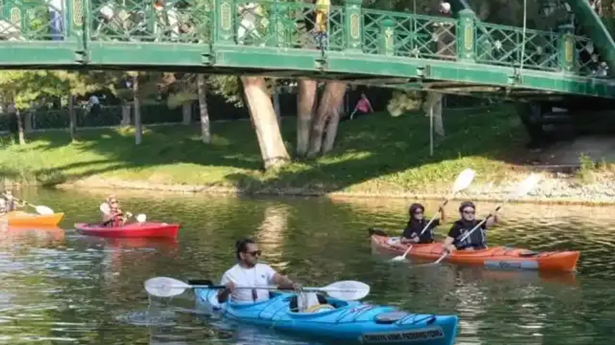 Eskişehir'den yetişkinlere deniz kanosu deneyimi