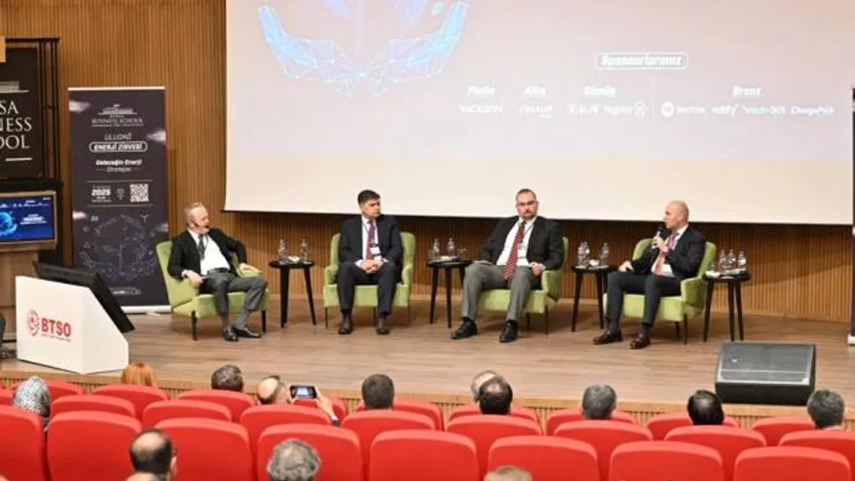 'Geleceğin Enerji Stratejisi' Uludağ Enerji Zirvesi'nde konuşuldu