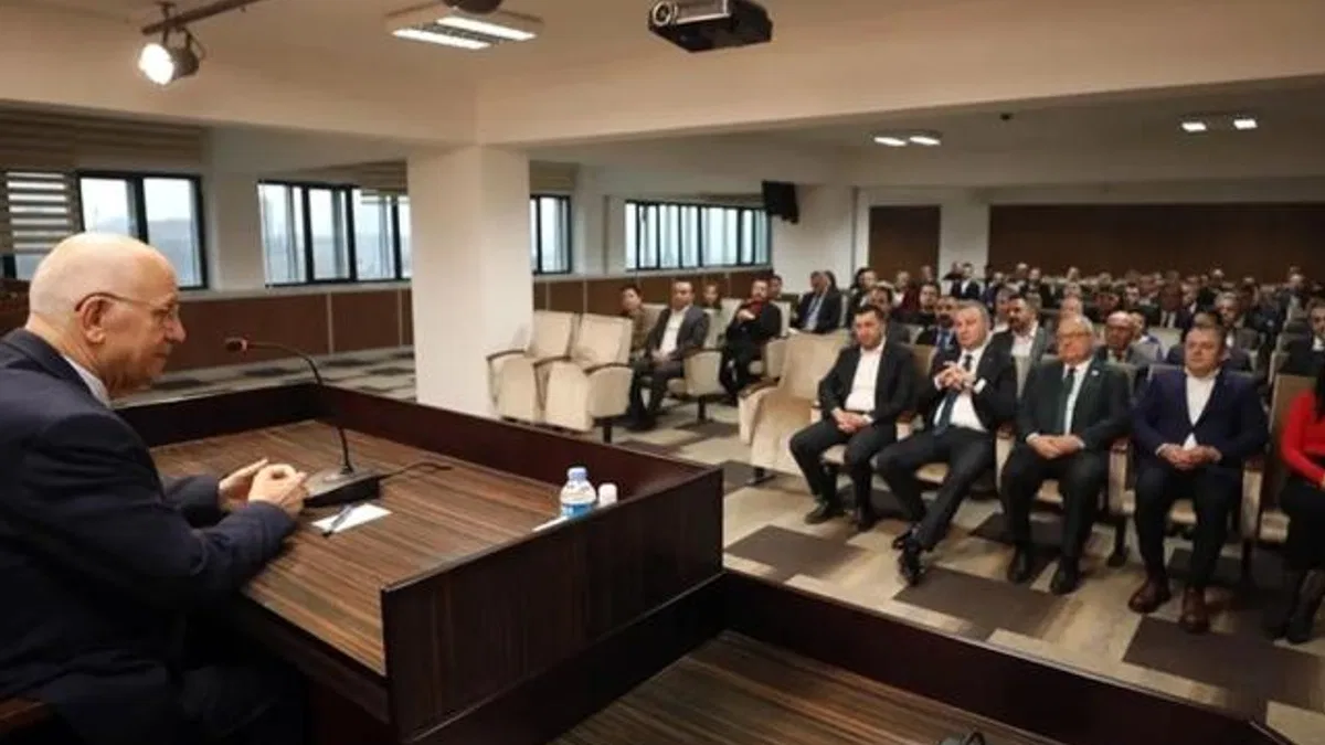 Yaşar, bürokratlarıyla bir araya geldi