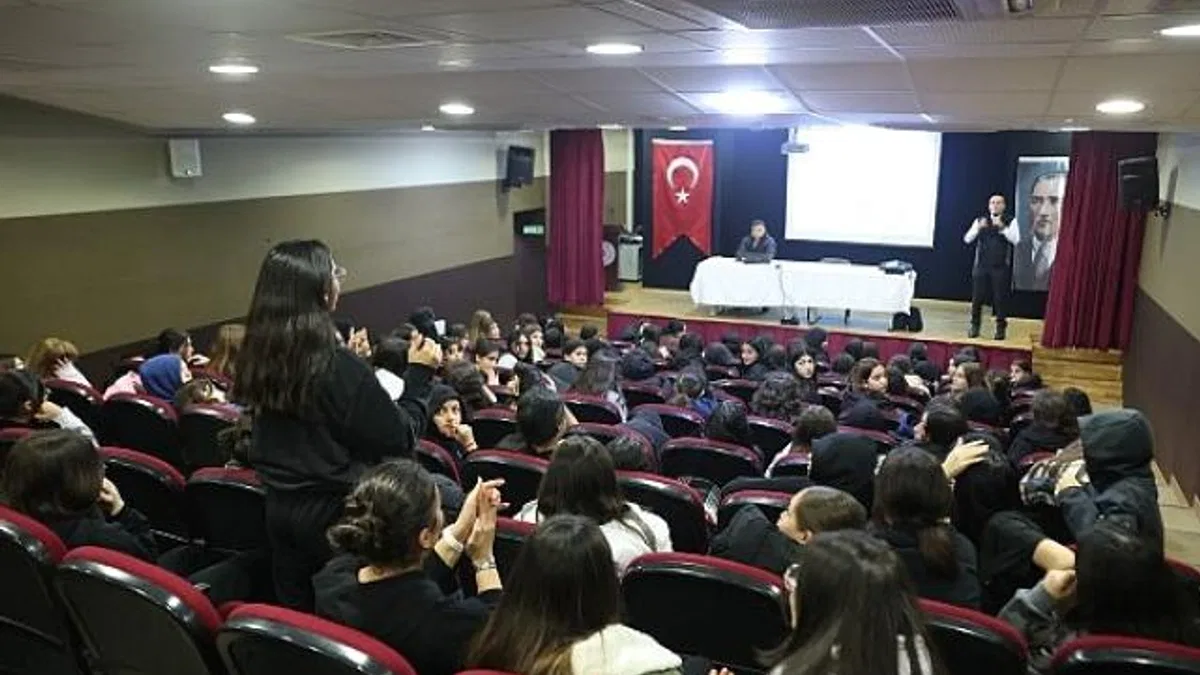 Bakırköy Belediyesi Gençleri Afetlere Karşı Bilinçlendiriyor