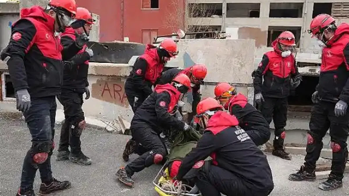 Afet Gönüllülerine Teorik ve Uygulamalı Eğitim