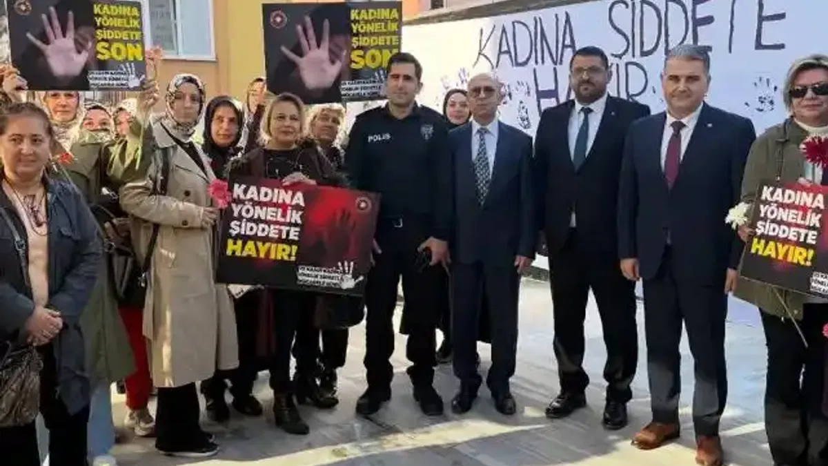 Kocaeli Gölcük’te kadına şiddete karşı farkındalık etkinliği
