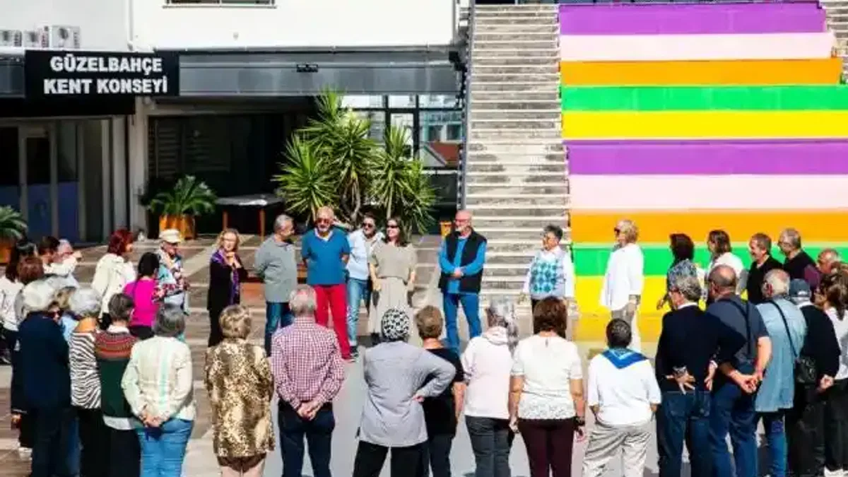 İzmir Güzelbahçe'de 3. Yaş Üniversitesi'nde yeni dönem coşkusu