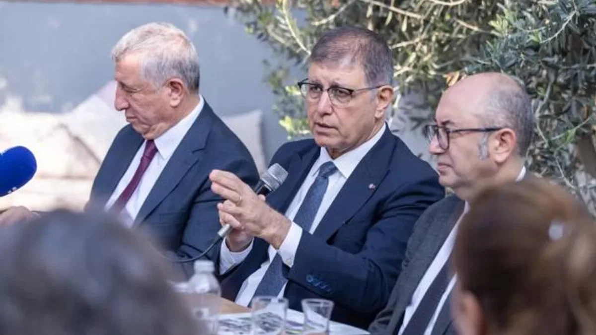 Başkan Tugay, Güzelbahçeli muhtarları dinledi