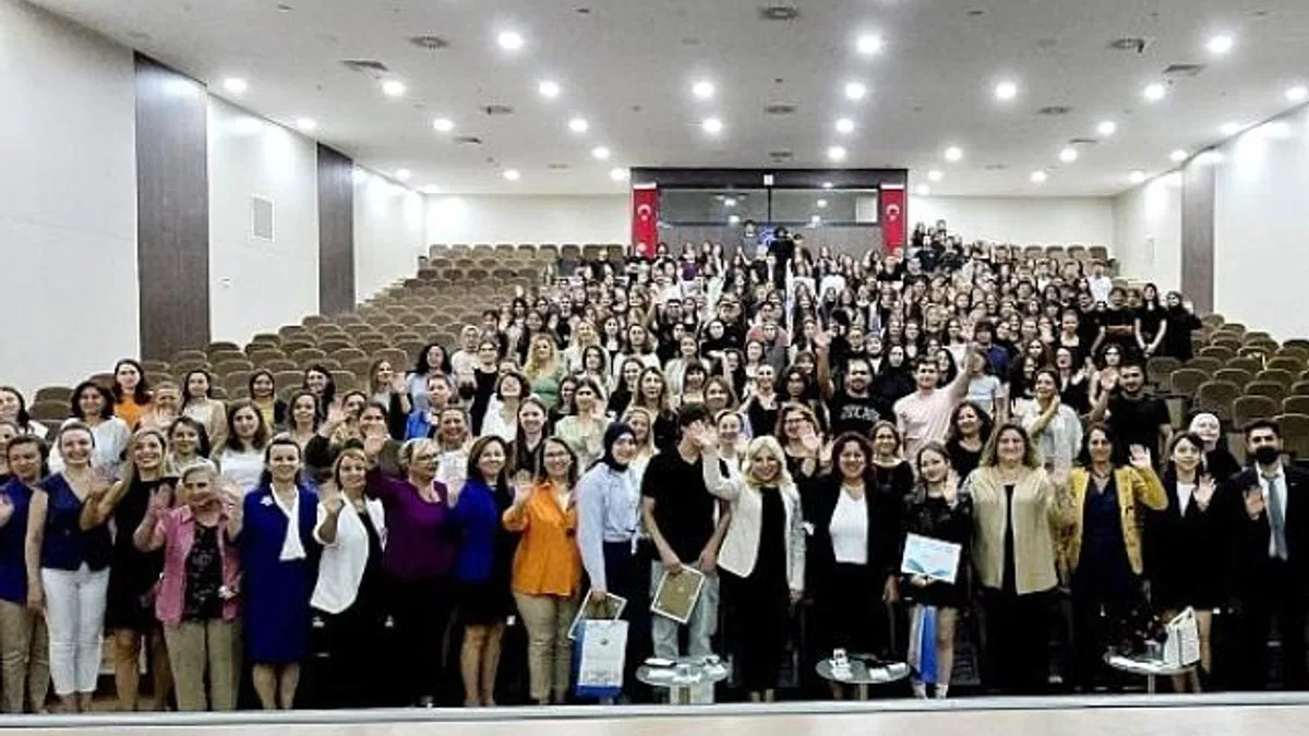 EÜ Hemşirelik Fakültesinde, "2024-2025 Eğitim - Öğretim Yılı 1. Sınıf Oryantasyon Programı" düzenlendi