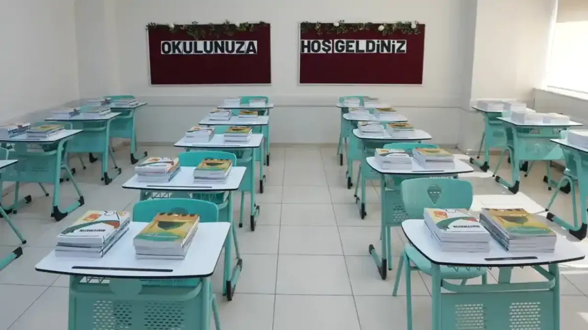Ders kitapları dağıtılmaya başlandı