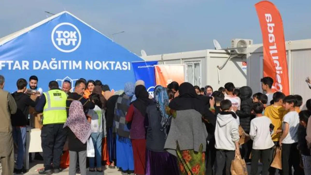 Antakya'da 5 bin kişiye sıcak yemek dayanışması