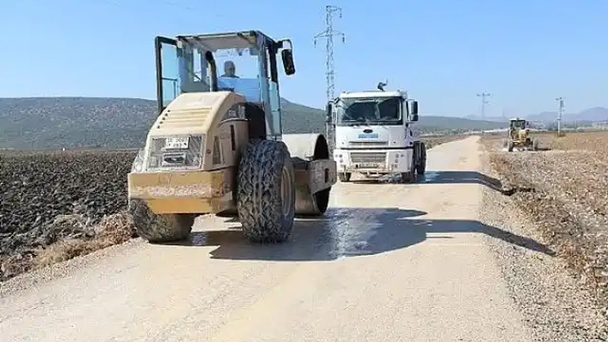 Menderes Belediyesi, İzmir Büyükşehir Belediyesi'nin destekleri ile mahallelerde üretim yolları yapıyor.
