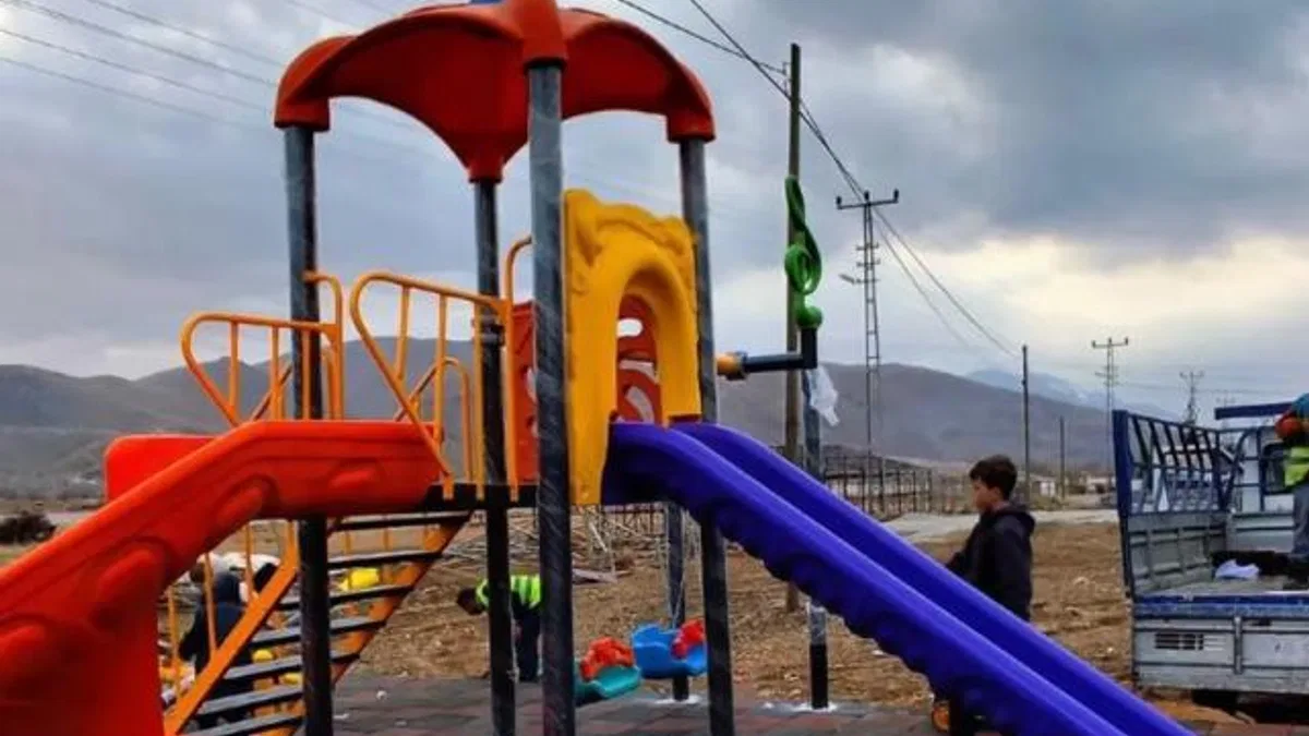 Doğanşehir Belediyesinden Güzelköy'e modern çocuk parkı