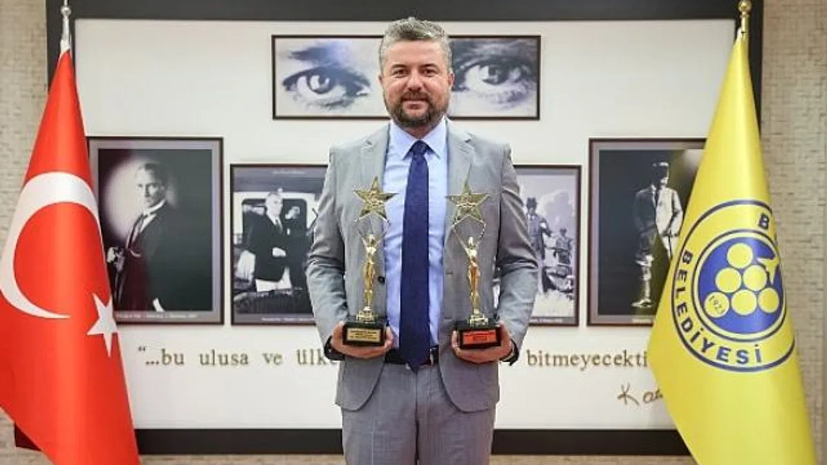 Buca Belediye Başkanı Görkem Duman'a iki ödül birden