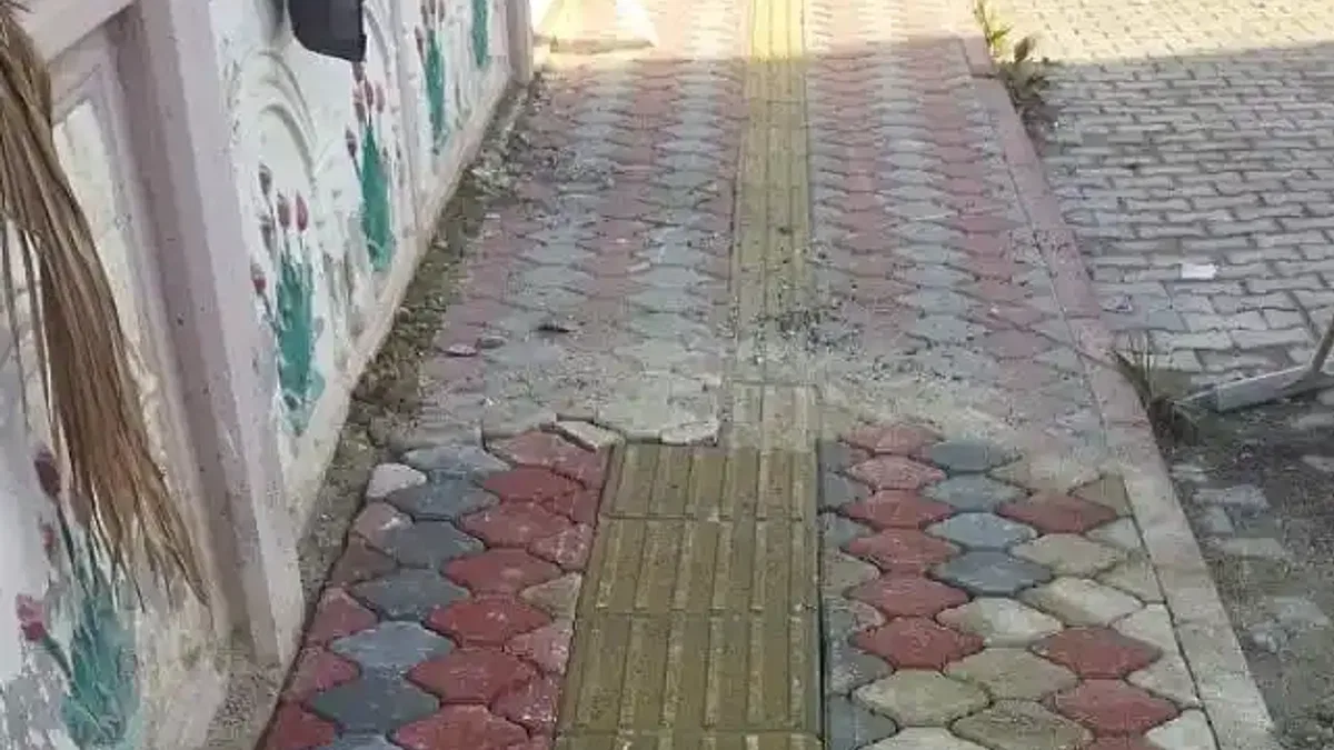Kemer'de yol ve kaldırım çalışmaları