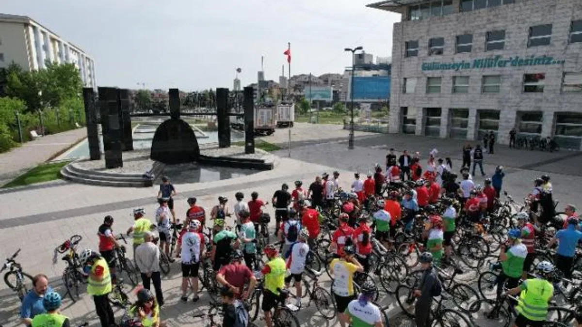 Nilüfer'de bisiklet tutkunları 19 Mayıs için pedalladı