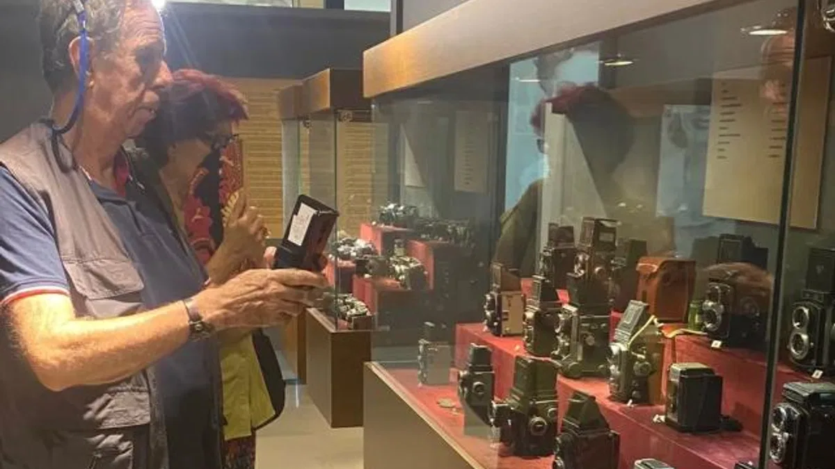 İzmir Karşıyaka'daki Fotoğraf Müzesi'ne Midilli'den ziyaret