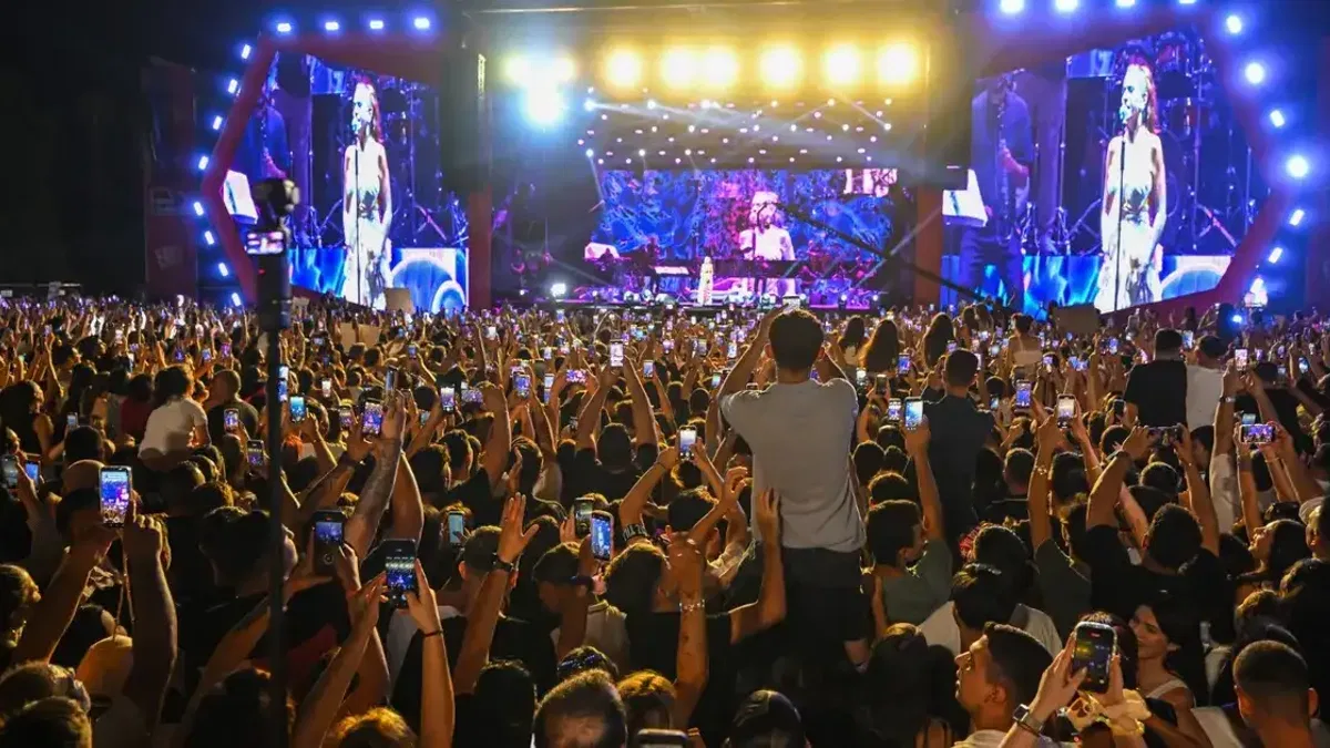 İzmir Enternasyonal Fuarı’nda Yıldız Tilbe rüzgarı esti