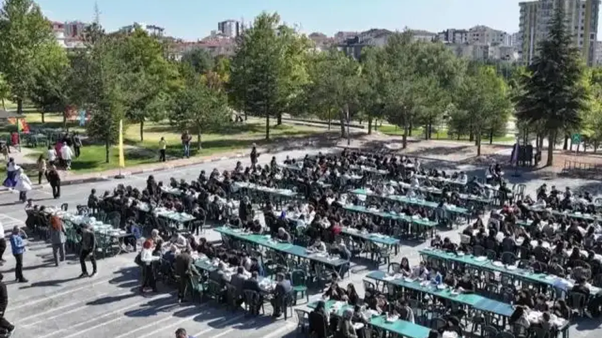 Ahmet Çolakbayrakdar'dan gençlerle 'Kocaburger' sohbeti