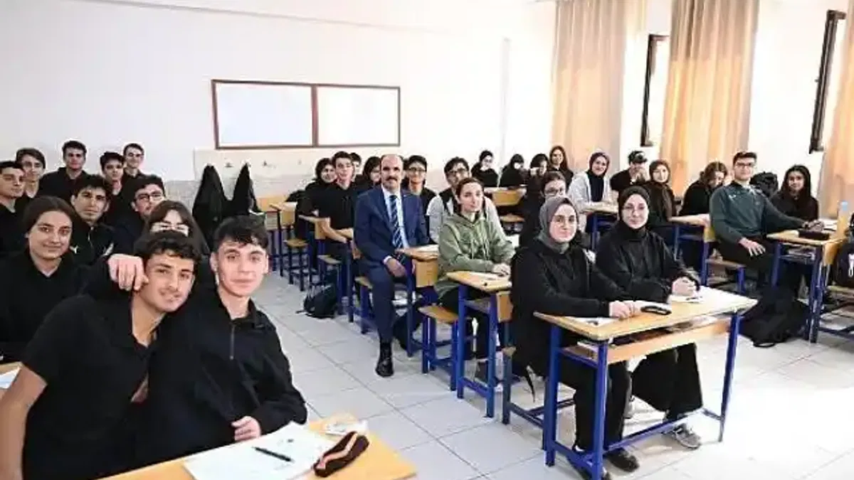 Başkan Altay'dan 12. Sınıfta Okuyan ve Üniversiteye Hazırlanan Öğrencilere Müjde
